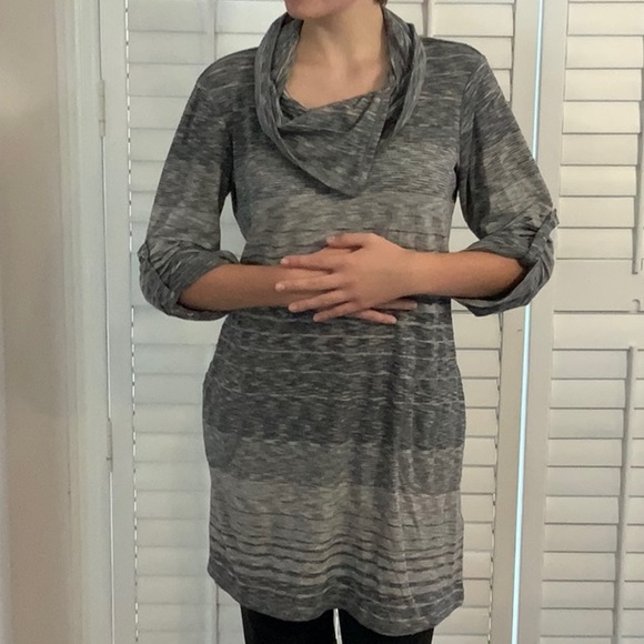 💗3/$15 💗 Max Studio Size Small Tunic Top - Picture 2 of 4